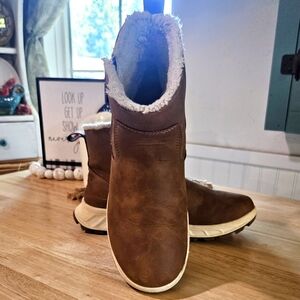 Lightly Worn - KHOMBU - "Sienna" Brown, Faux Fur Lined Snow Booties - Size 7